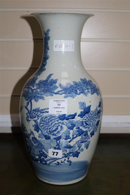 A Chinese blue & white vase